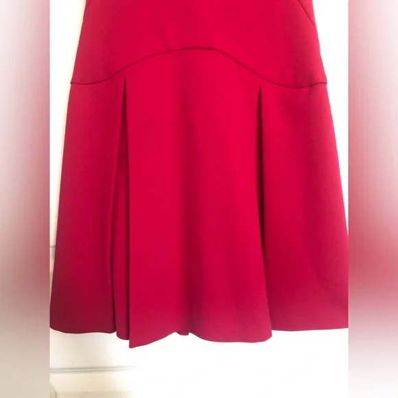 Alexander McQueen Red Sleeveless Pleated Dress. - Picture 6 of 10